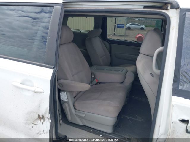 KNDMB5C10F6055132 KIA SEDONA LX