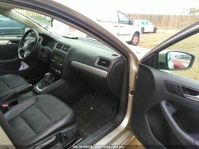 2013 VOLKSWAGEN JETTA SEDAN SE VIN: 3VWDP7AJ0DM266020