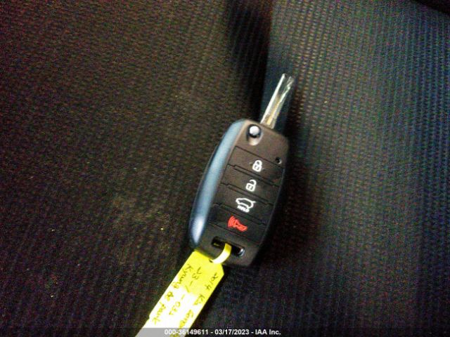 5XYKT3A65EG449261 KIA SORENTO LX