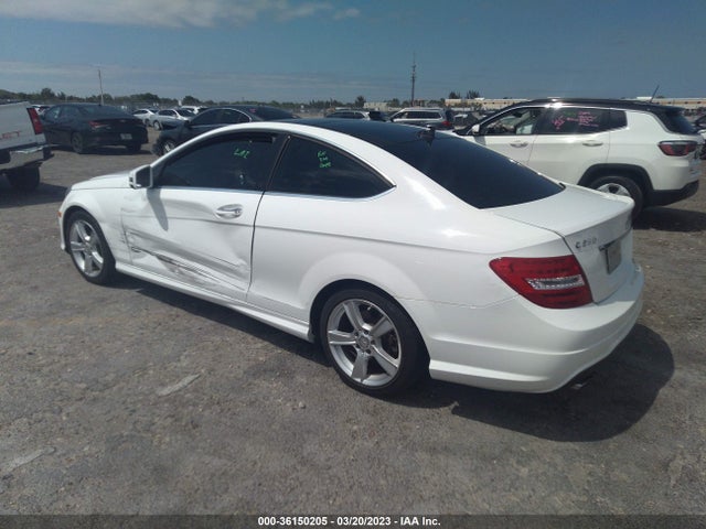 2015 Mercedes-Benz C-Class, VIN: WDDGJ4HB9FG415915