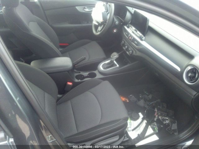 3KPF24AD7PE570382 KIA Forte Lxs