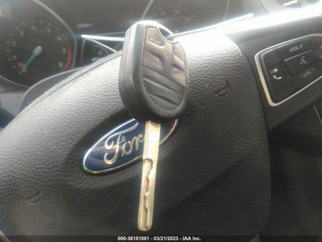 1FADP3K22FL319586 Ford FOCUS SE