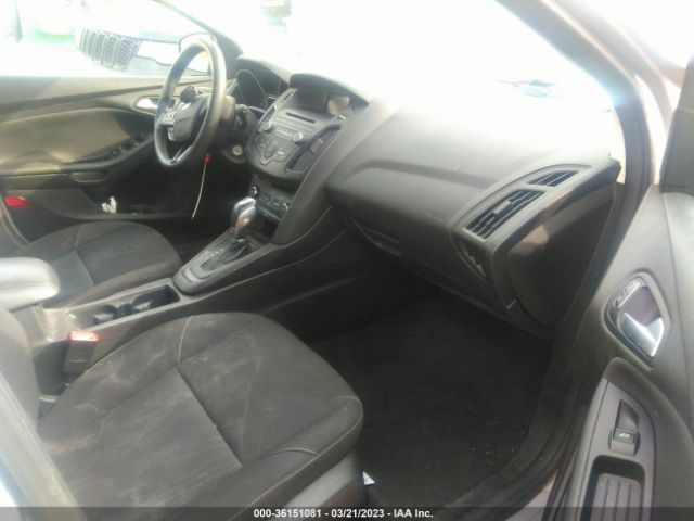 1FADP3K22FL319586 Ford FOCUS SE
