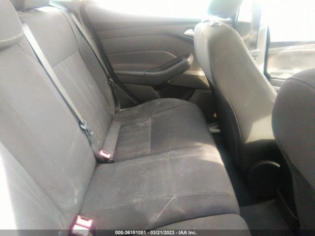 1FADP3K22FL319586 Ford FOCUS SE