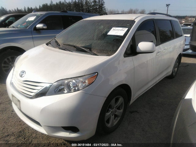 Toyota SIENNA LE 2015 5TDKK3DCXFS627822 Image 2