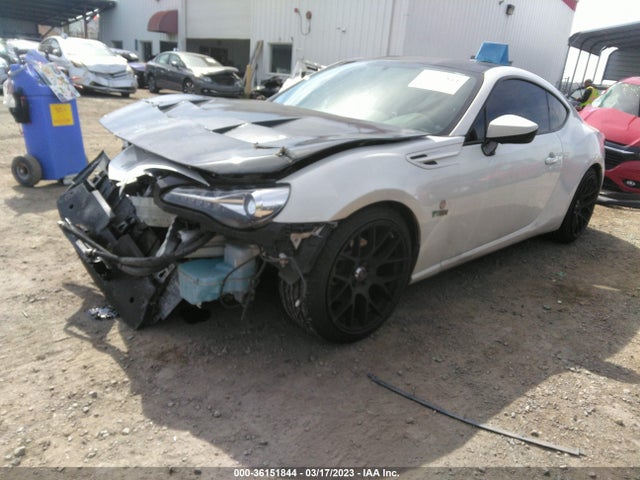Toyota 86 2017 JF1ZNAA16H9702732 Image 2