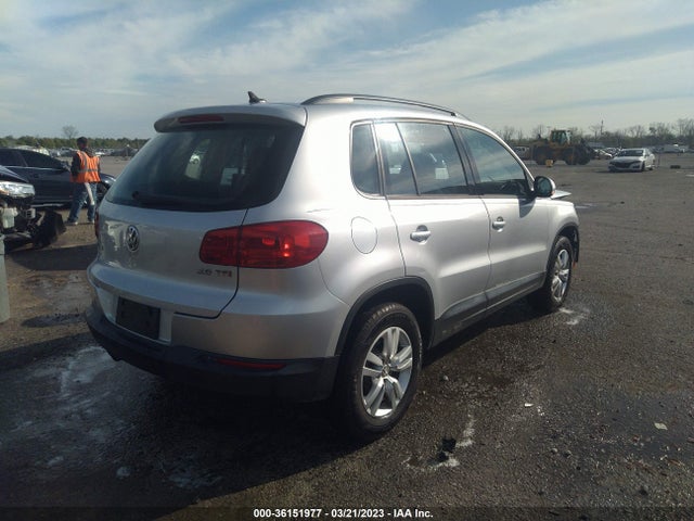 WVGAV7AX3FW595471 Volkswagen TIGUAN S