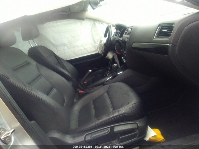 3VWL17AJ5GM228932 Volkswagen Jetta Sedan 1.8t Sel