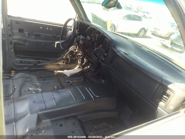 2002 CHEVROLET SILVERADO 1500 LS VIN: 2GCEC19T921416264