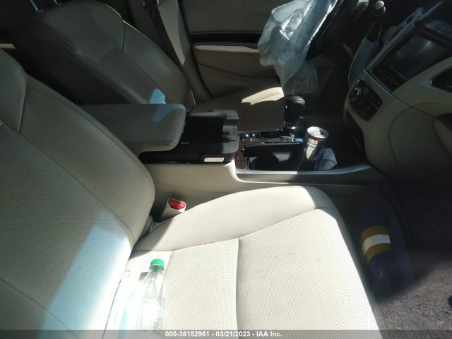 2016 Acura RLX, VIN: JH4KC1F97GC001813