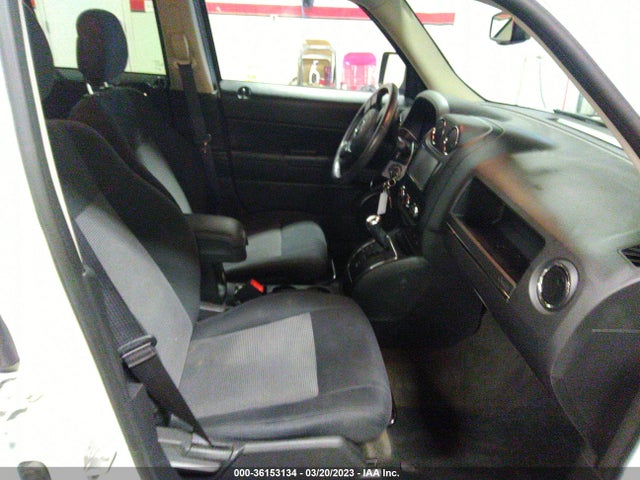 1C4NJRFBXGD692481 Jeep Patriot Latitude