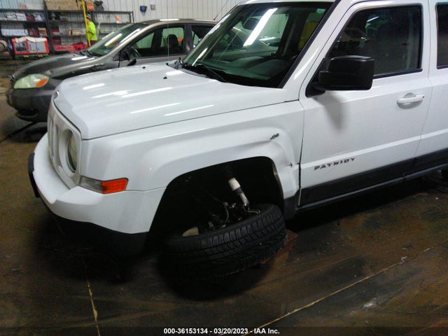 1C4NJRFBXGD692481 Jeep Patriot Latitude