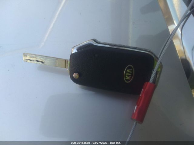 KNDJ23AU1L7118698 KIA SOUL LX