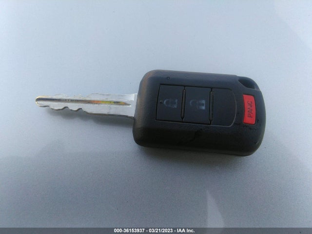 JA4AT4AA4JZ047212 Mitsubishi Eclipse Cross Le