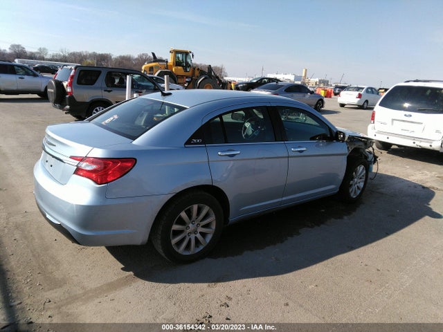 1C3CCBCG0EN125359 Chrysler 200 Limited