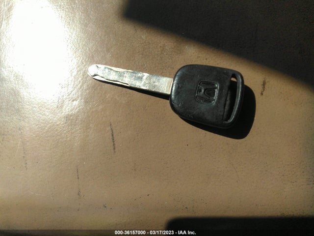 2004 HONDA PILOT EX VIN: 2HKYF18594H617588