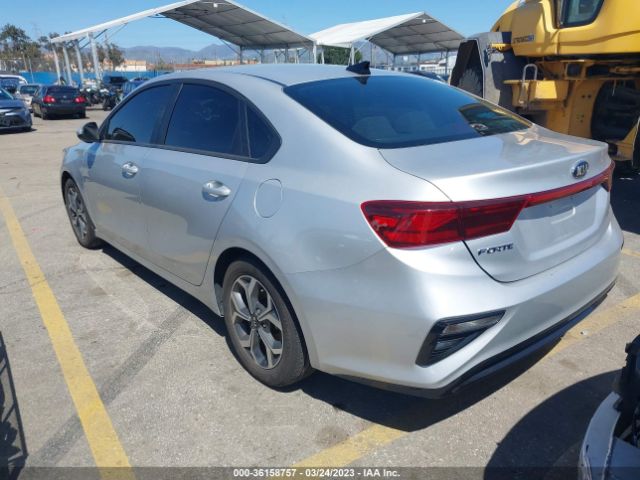 3KPF24AD8ME387617 KIA Forte Lxs