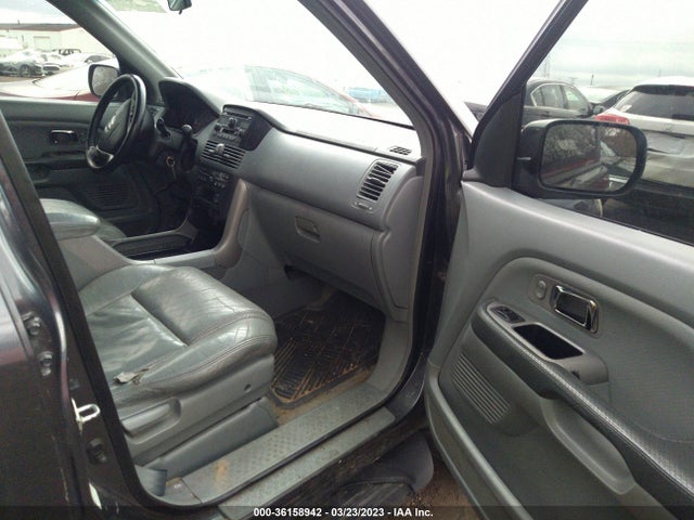2004 HONDA PILOT EX VIN: 2HKYF18574H569170