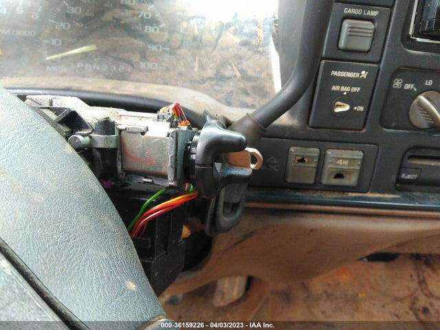 1998 CHEVROLET C/K 1500 VIN: 2GCEK19R4W1126673