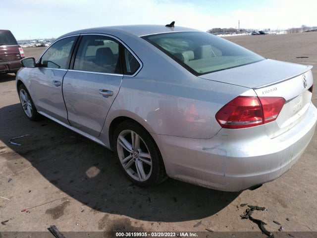 1VWBP7A30EC013792 Volkswagen Passat Se W/sunroof