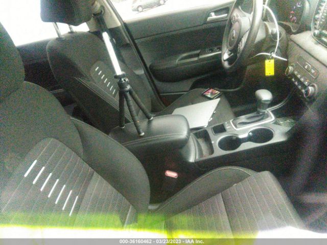 KNDPMCAC1H7033413 KIA Sportage Lx