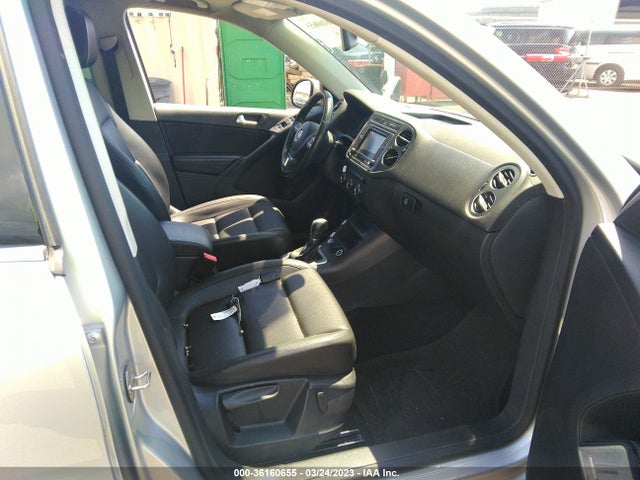 WVGRV7AX9HK005772 Volkswagen Tiguan Wolfsburg Edition