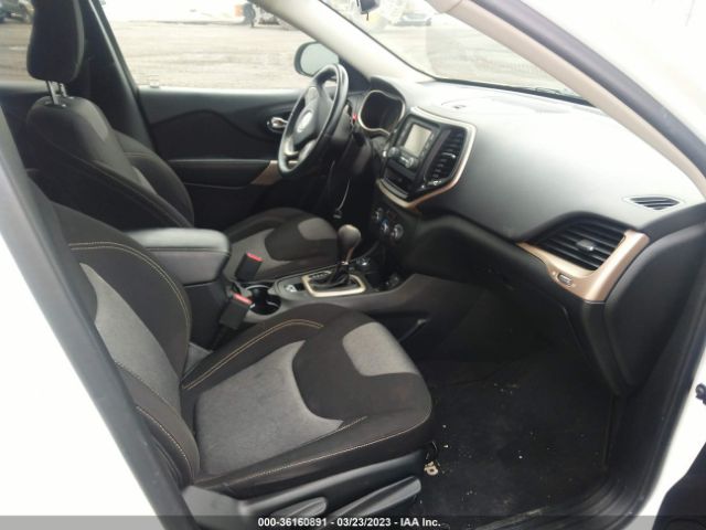 1C4PJMAB9HW633172 Jeep Cherokee Sport