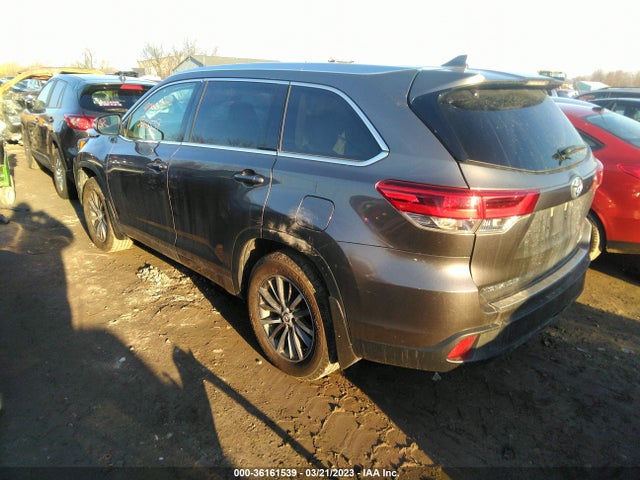 2018 Toyota Highlander, VIN: 5TDJZRFH5JS554290