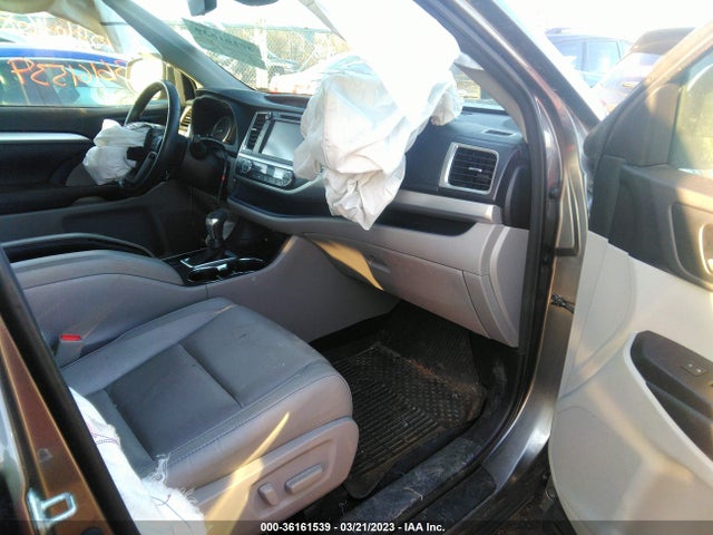 2018 Toyota Highlander, VIN: 5TDJZRFH5JS554290