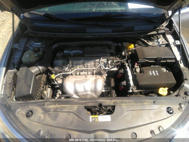 1C3CCCFB7FN560726 Chrysler 200 LX