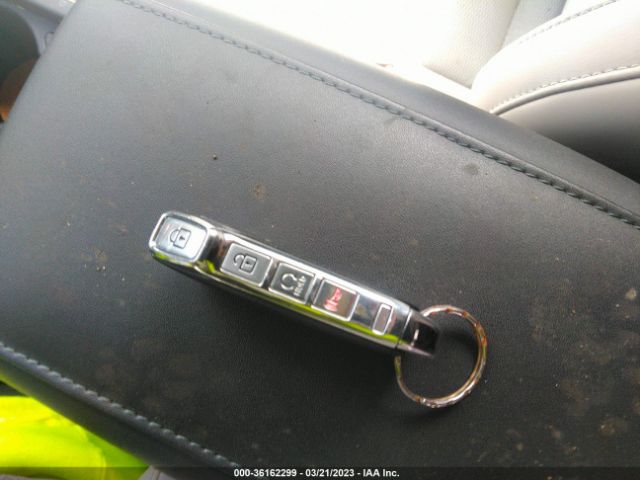 KNDCR3LE6P5033111 KIA NIRO EX