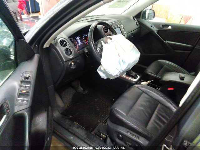 WVGAV7AX3GW529990 Volkswagen Tiguan Sel