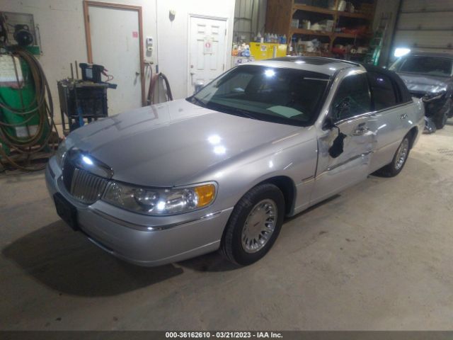 1LNHM83W62Y609793 Lincoln Town Car Cartier