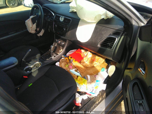 Chrysler 200 LX 2014 1C3CCBAB8EN175935 Image 5