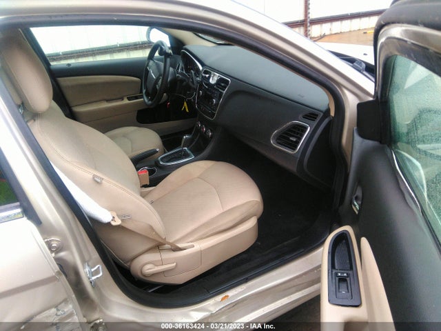 1C3CCBAB2EN206175 Chrysler 200 LX