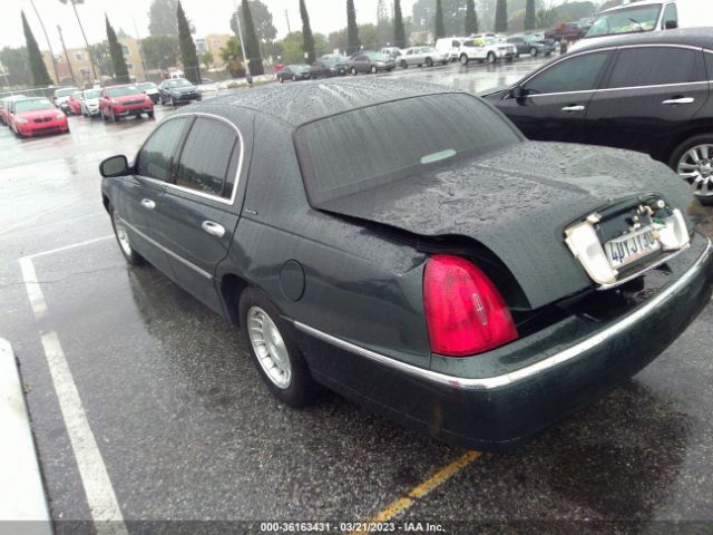 1LNHM81W0XY639074 Lincoln Town Car Executive