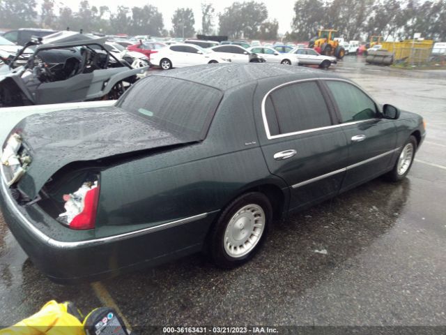 1LNHM81W0XY639074 Lincoln Town Car Executive
