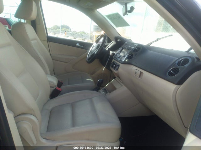 2012 VOLKSWAGEN TIGUAN SE W/SUNROOF & NAV VIN: WVGAV7AX1CW566675