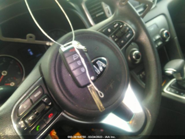 KNDPMCAC6H7276439 KIA Sportage Lx