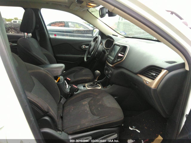 1C4PJLCS9GW137729 Jeep Cherokee Latitude