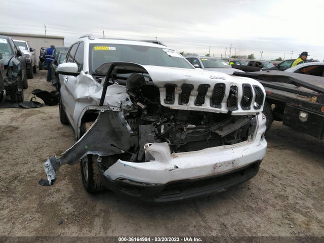 1C4PJLCS9GW137729 Jeep Cherokee Latitude