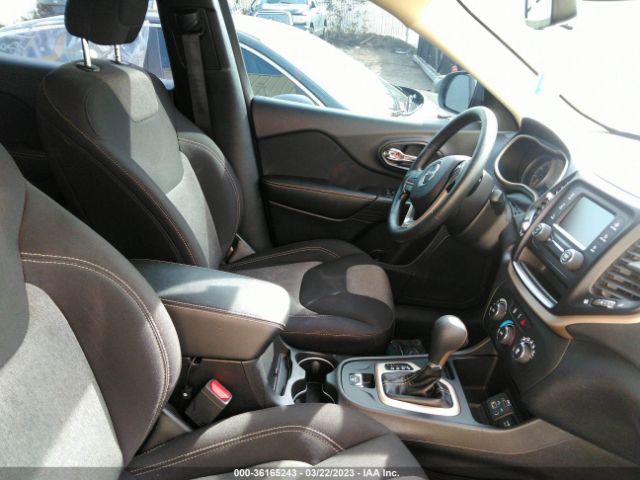 1C4PJLABXHW535990 Jeep Cherokee Sport