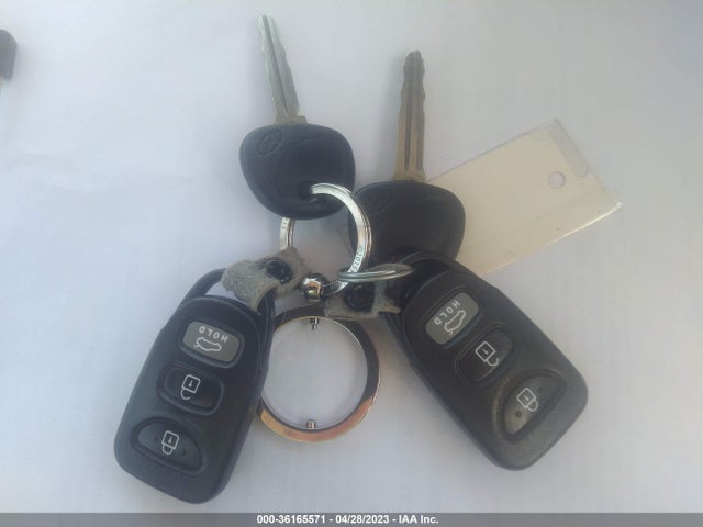 2013 HYUNDAI ELANTRA GLS VIN: 5NPDH4AE0DH208254
