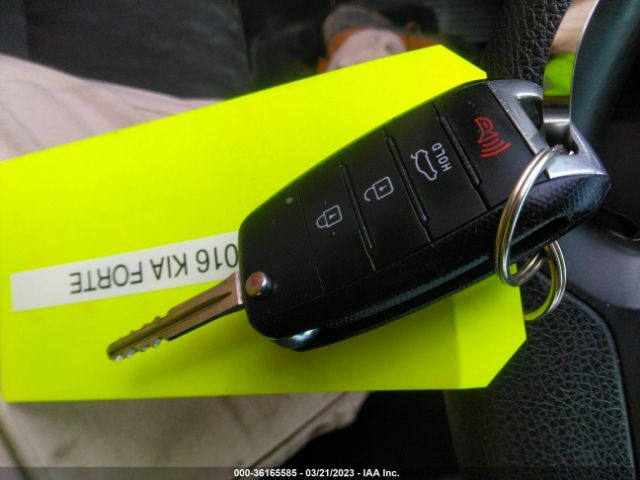 KNAFK4A66G5465407 KIA FORTE LX
