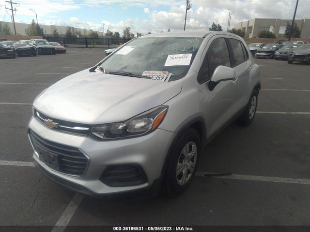 Chevrolet TRAX LS 2018 KL7CJKSB8JB596403 Image 2