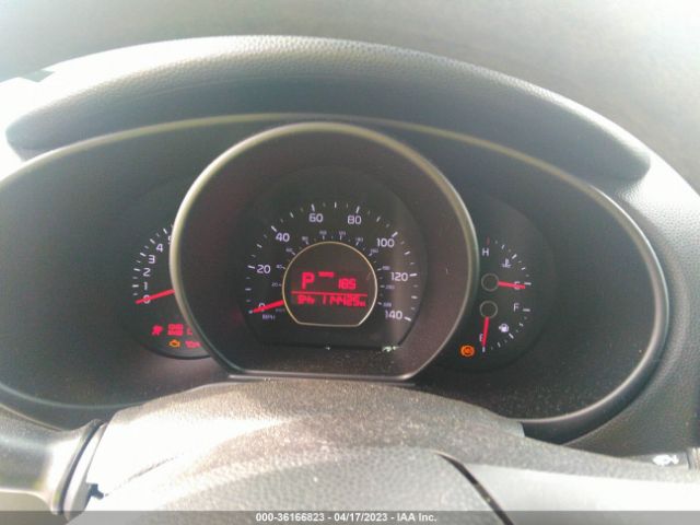 KNDJN2A2XF7135813 KIA Soul Base