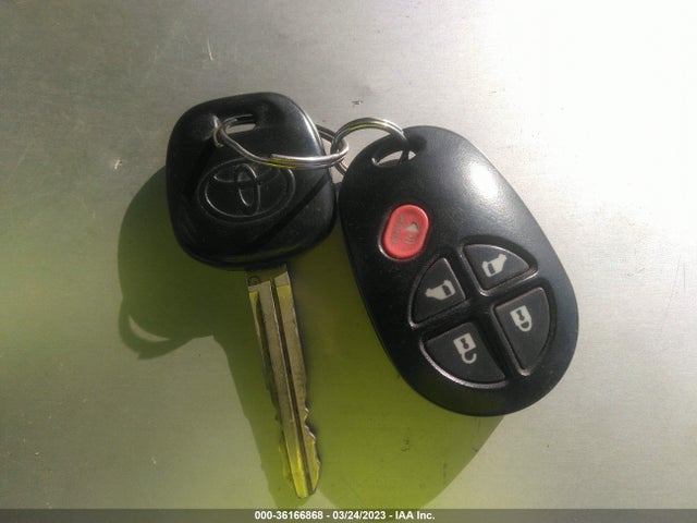 Toyota SIENNA LE 2014 5TDKK3DC8ES417508 Image 3