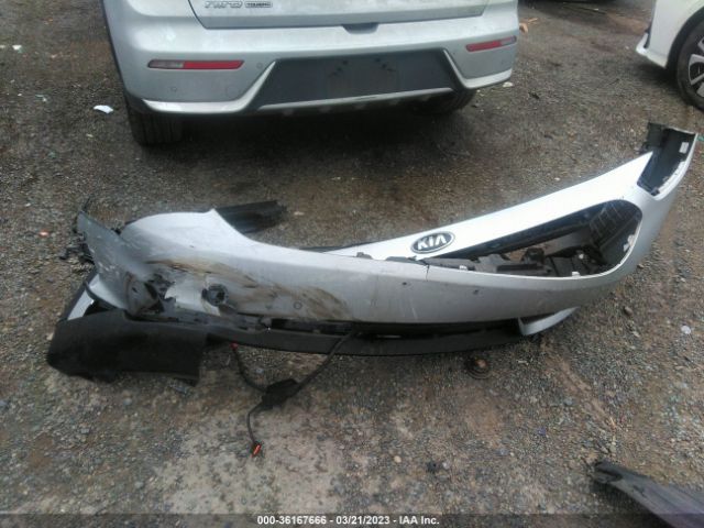 KNDCE3LC6H5050406 KIA Niro Touring