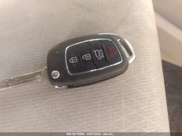 2016 HYUNDAI TUCSON SE VIN: KM8J3CA46GU183157
