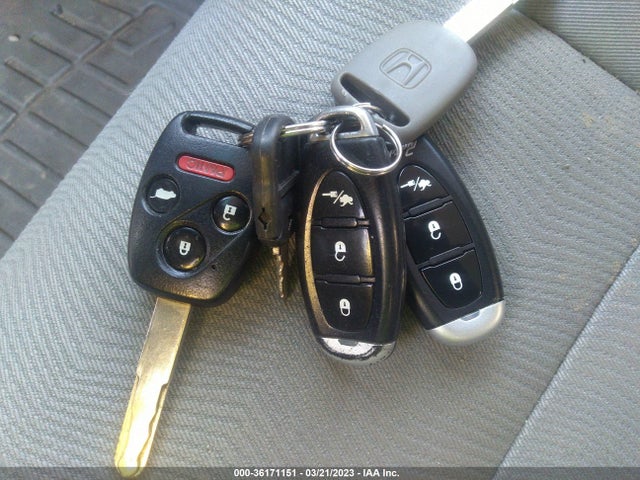 2010 HONDA PILOT LX VIN: 5FNYF4H27AB003091